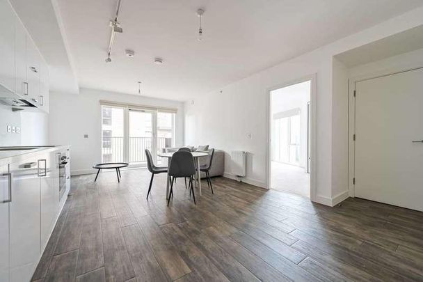 Millet Place, Silvertown, E16 - Photo 1