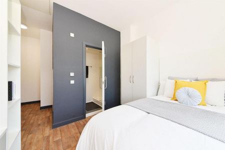 1 bedroom in a flat share to rent - Photo 4