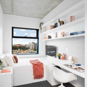 2 Bedroom Shared Bathroom, Double Bed - Photo 2