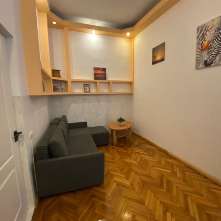 Apartament la casa 3 camere semidecomandat, zona centrala - Photo 1