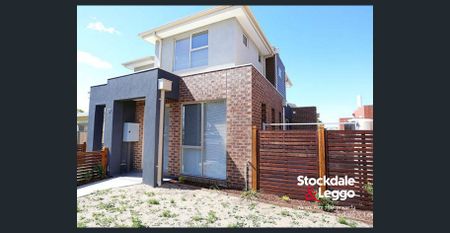 Modern Townhouse in a Prime Lifestyle Location - Photo 3