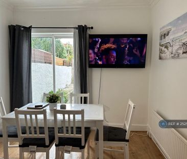 4 bedroom terraced house to rent - Photo 1