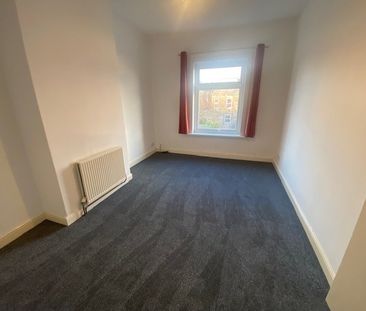 2 Bed End Terrace, Zoar Street, LS27 - Photo 2