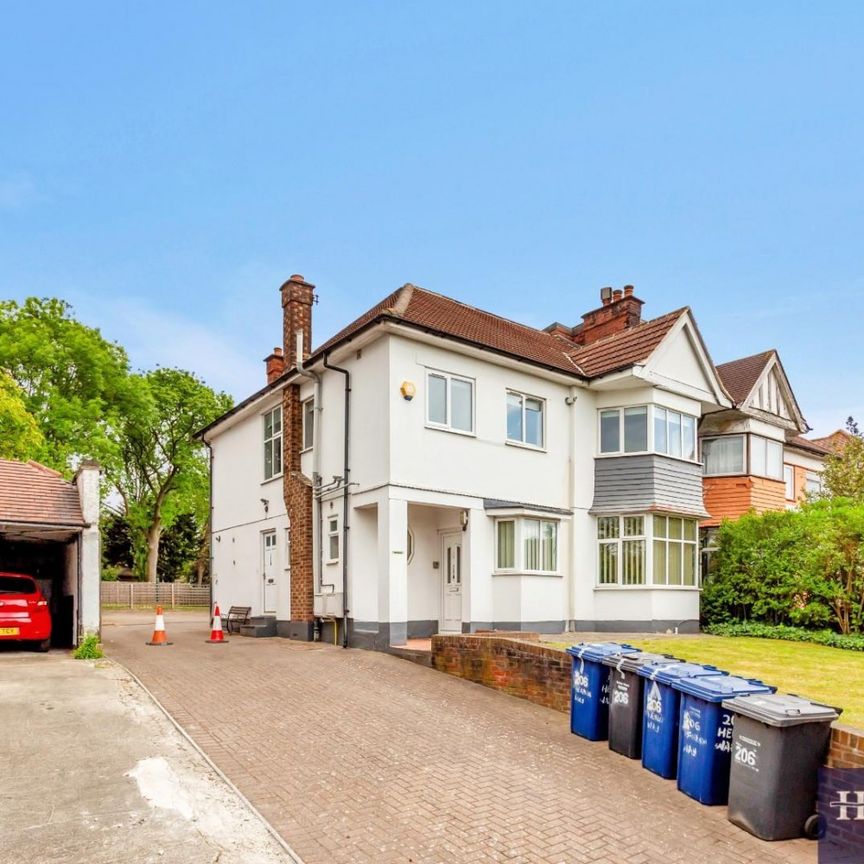 2 bedroom Flat To Let - Photo 1