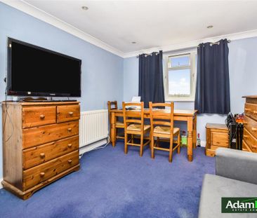 4 bedroom semi-detached house to rent - Photo 6