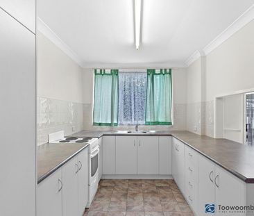 East Toowoomba living at its finest! Spacious, low maintenance unit... - Photo 2