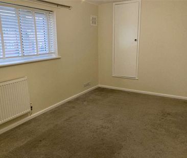 Two bedroom mid-terrace property found in good order throughout. - Photo 4