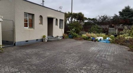*** CLOSE TO PRIMARY SCHOOL AND FERRYMEAD SHOPPING COMPLEX *** - Photo 4