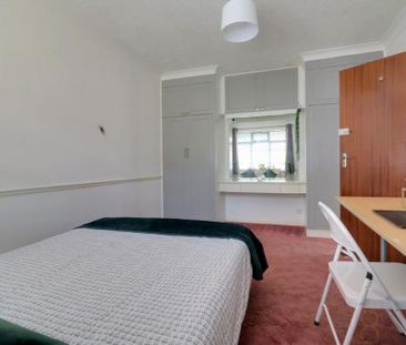 4 bedroom semi-detached bungalow to rent - Photo 6