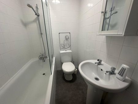 2 bedroom flat to rent - Photo 4
