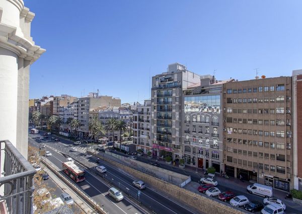 Room with views in Avenida Gran Vía Germanías