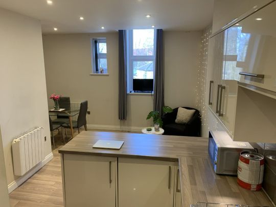 2 Bed Flat, Headingley Lane, LS6 - Photo 1