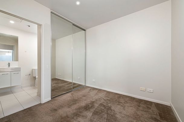 Stylish 2-Bedroom Apartment in the Heart of Box Hill - Photo 1