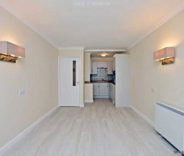 1 bedroom property to rent in Weybridge - Photo 2