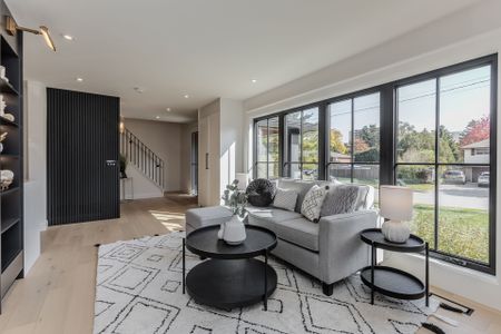 For Lease - 3029 Eva Drive, Burlington, Ontario - Photo 2