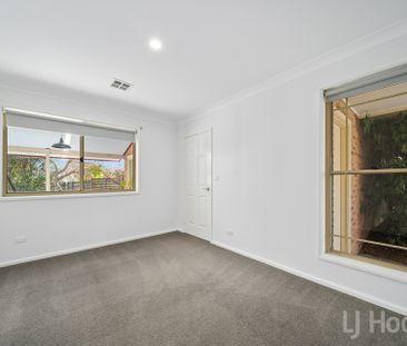 Beautiful 4 Bedroom Ensuite Family Home in Jerrabomberra - Photo 6