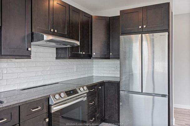 For Lease - 1500 OUELLETTE Unit# 402, Windsor, Ontario - Photo 1