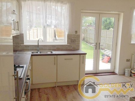 4 bedroom semi-detached house to rent - Photo 5