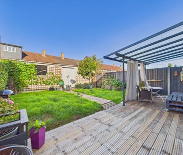 3 bedroom end of terrace house to rent - Photo 1