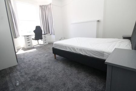 6 bedroom terraced house to rent - Photo 5