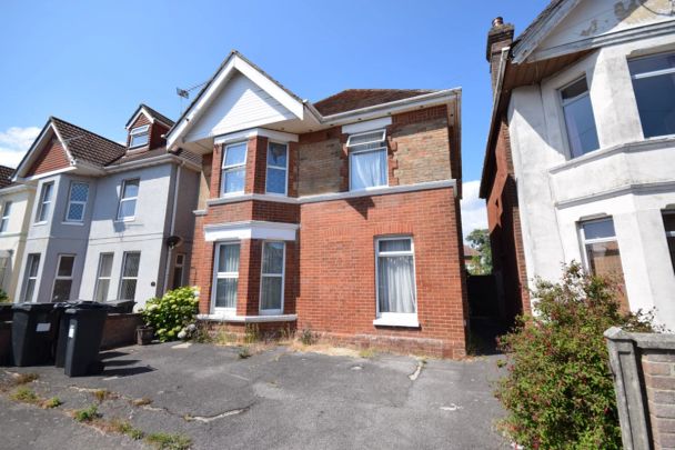 To Rent Chatsworth Road, Charminster, Bournemouth, BH8 £2,640 pcm Tenancy Info - Photo 1