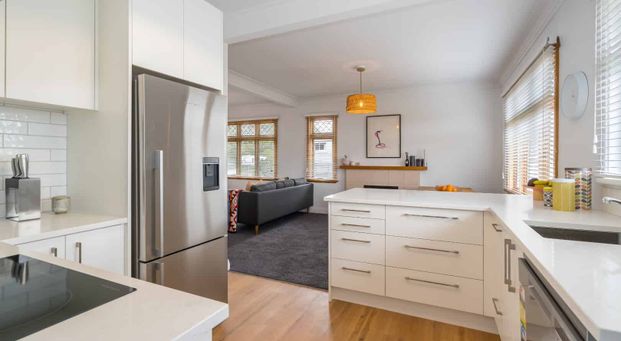 Spacious 3-Bedroom Family Home in Forbury, Dunedin – Available Now - Photo 1