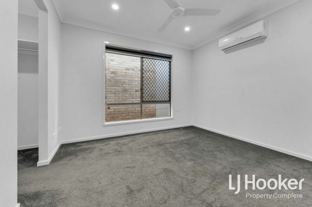 Great Location - Two Living Zones - Modern Living! - Photo 1