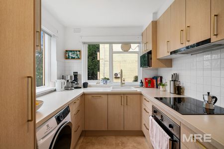 Beautifully renovated delight - Photo 5