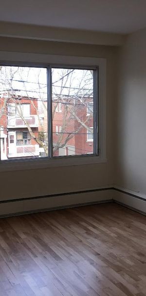 6 1/2 Upper Duplex, Very Conveniently Located in Ville St. Laurent - Photo 1