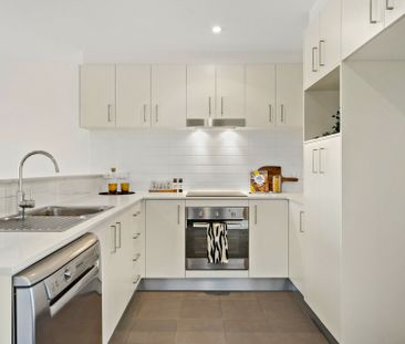 Luxurious 2 Bedroom Apartment With 2 Balconies - Photo 6