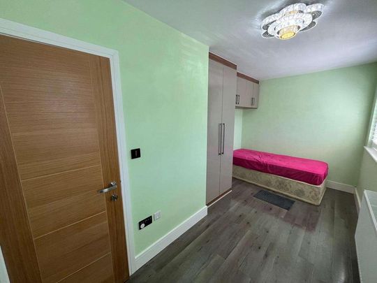 1 bedroom in a house share to rent - Photo 1