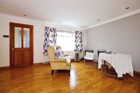 Martin Way - Photo 3