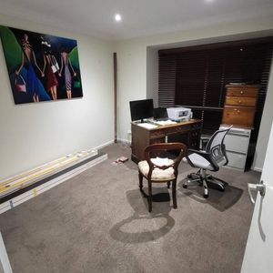 Quality Fully renovated dual occupancy close to hospital - Photo 2