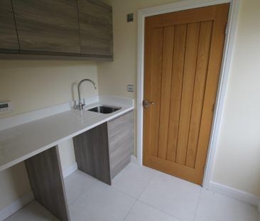 4 bedroom detached house to rent - Photo 3