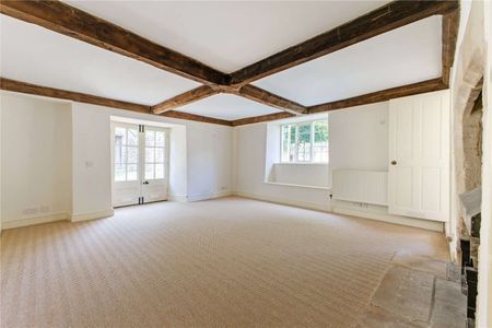 Immaculate Farmhouse in the heart of the village of Idbury. - Photo 3