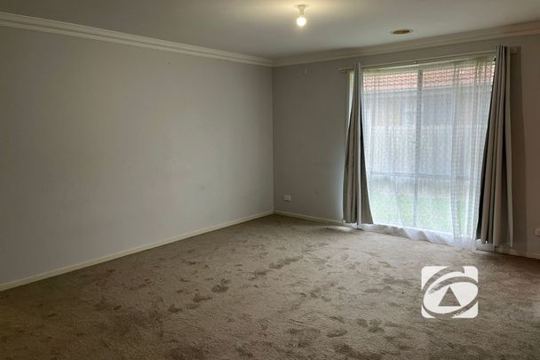 GREAT FAMILY HOME! - Photo 1