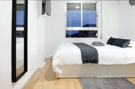 Carrer Sants Just i Pastor, Valencia, Valencian Community 46022 - Photo 3