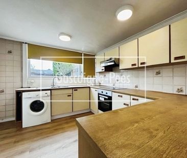 Basingstoke, RG22 - Photo 3