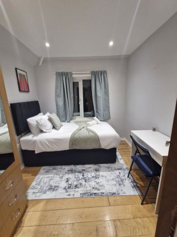 3 Bed Semi-Detached House, Hendon, NW4 - Photo 4