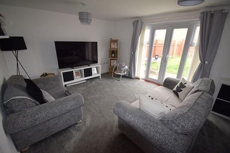 3 bedroom semi-detached house to rent - Photo 3