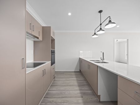 2/106 Johnston Street, Bellbird Park QLD 4300 - House For Rent | Domain - Photo 5