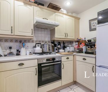 2 bedroom terraced to rent Manor Crescent, Manor Park, Epsom, KT19 - Photo 6