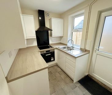 2 bedroom terraced house to rent - Photo 2