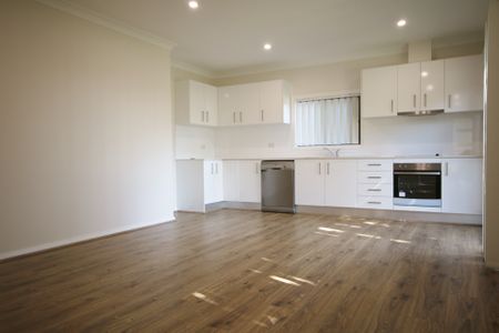 2-Bedroom Granny Flat with Spacious Yard in Convenient Location - Photo 3