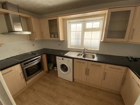 Thistle Close, HEMEL HEMPSTEAD - Photo 3