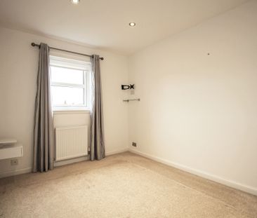 The Dell, Newton Mearns, Glasgow - Photo 6