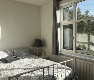2 Bed Semi-Detached House, Broomwood Road, SW11 - Photo 5