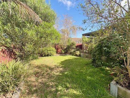 Spacious Family Living in a Quiet Court Location - Photo 3