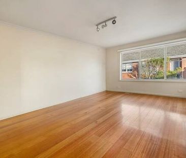STUDIO UNIT - FURNISHED - RENT INCLUDES UTILITIES - Photo 4