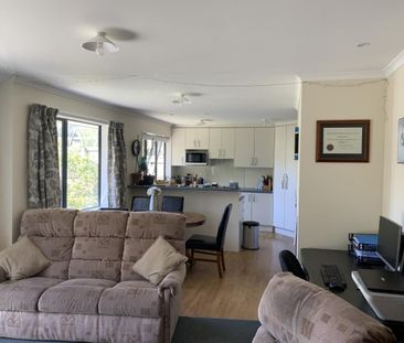 Quiet and Private Modern Living - Photo 3